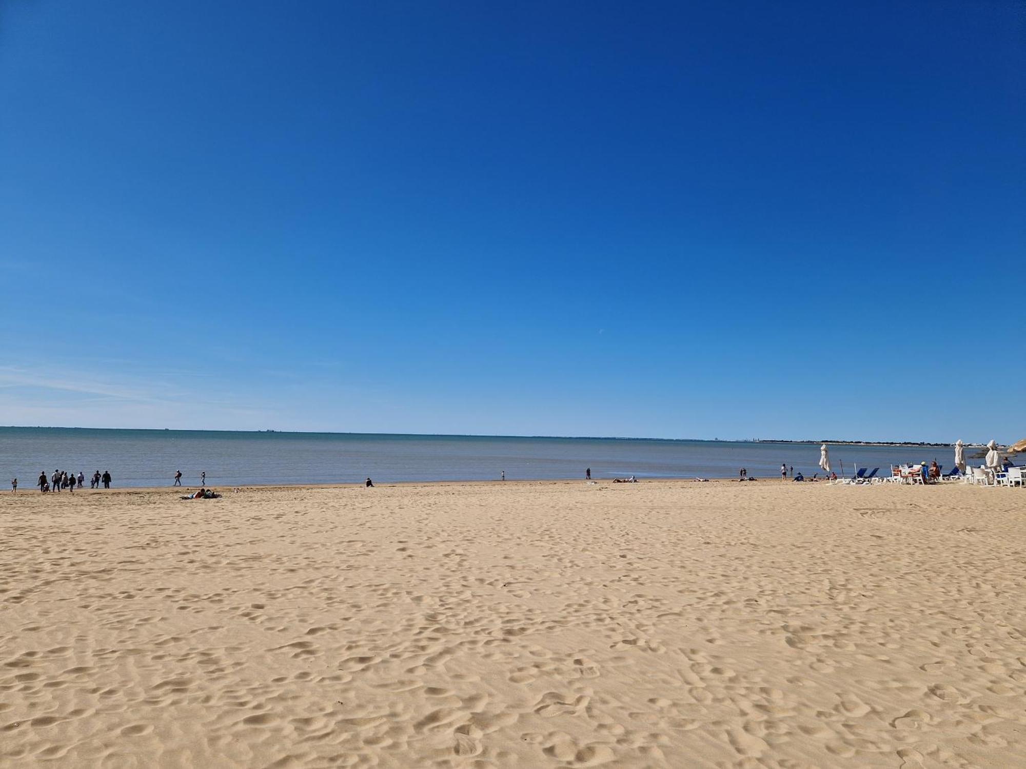 Bel Appartement T2 Avec Balcon, Wifi Et Parking Pres De La Plage - Fr-1-706-2 Шатлайон-Плаж Экстерьер фото